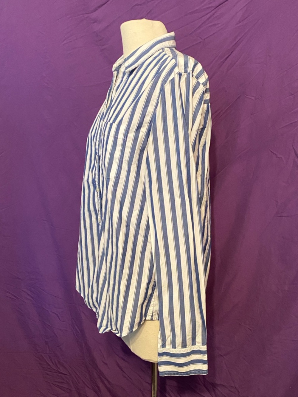 GAP Women’s Perfect Shirt Blue and White Vertical Stripe Button-Down. Size M. - Picture 2 of 5